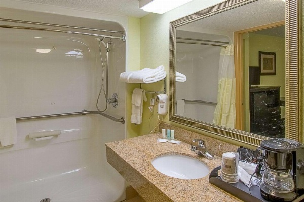 Clarion Inn Columbia Airport image 29