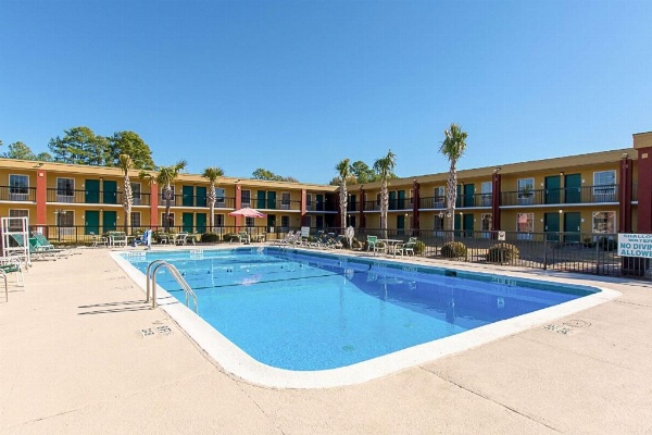 Clarion Inn Columbia Airport image 9